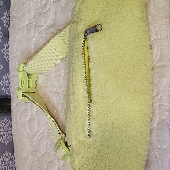 Gap Yellow Fuzzy Waist Bag - Picture 4 of 7